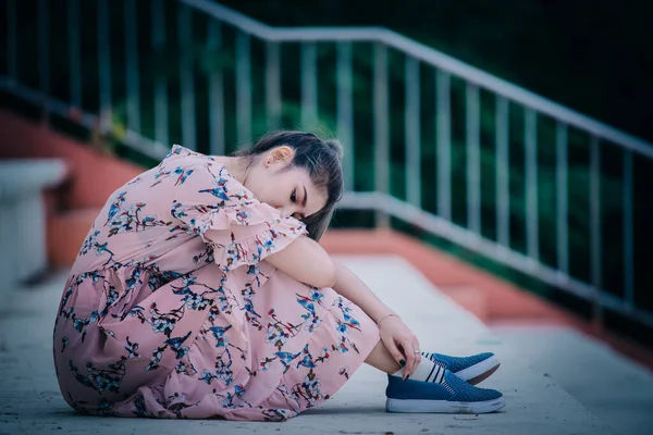 Азійська Жінка Сумує Коханням Вона Хвилюється Тому Стрес Від Хлопця — стокове фото