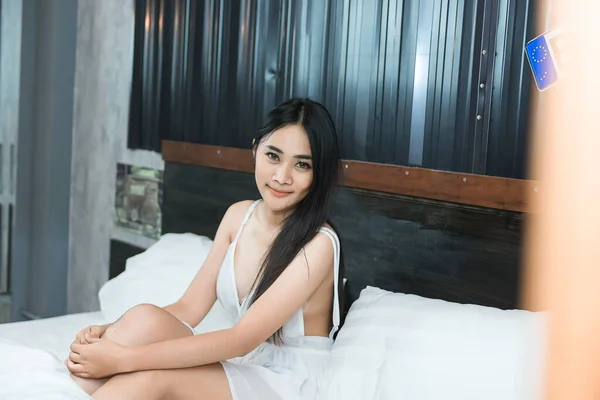 Retrato Mujer Sexy Asiática Cama — Foto de Stock