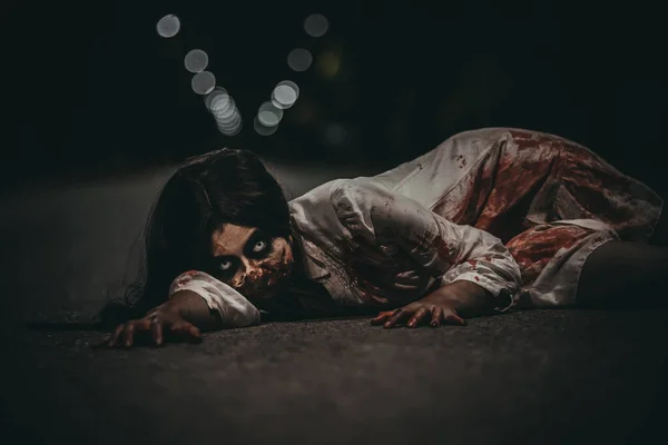 Porträt Einer Asiatischen Frau Make Geistergesicht Horrorszene Gruseligen Hintergrund Halloween — Stockfoto