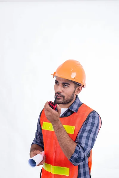 Trabalhador Construção Civil Vestindo Colete Segurança Isolado Branco Sorriso Engenheiro — Fotografia de Stock