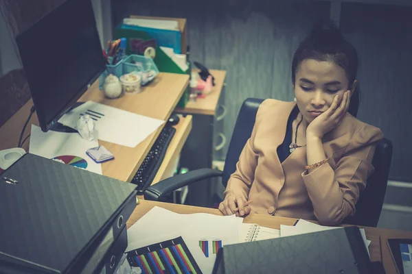 Ung Affärskvinna Stressad Från Arbete Överbelastning Arbetet Ämbetet — Stockfoto