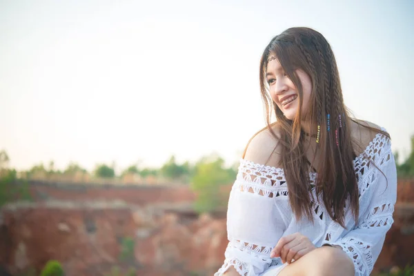 Retrato Mulher Boêmia Pôr Sol Estilo Vida Menina Tailandesa Moderna — Fotografia de Stock