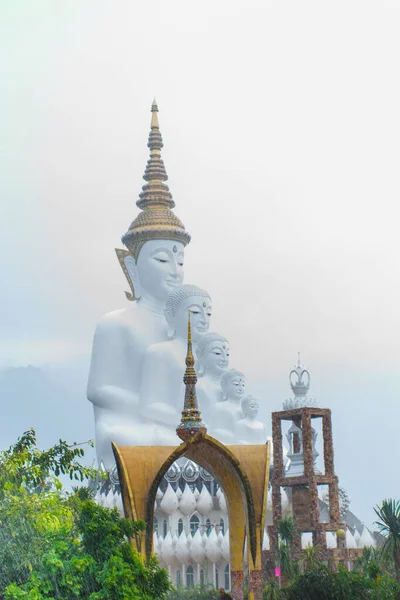 壮大な仏像彫刻の風景 — ストック写真