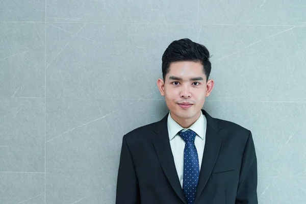 Portret Azjaty Przystojnego Biznesmena Tajlandczyków Garniturze Mądrala Zdjęciu — Zdjęcie stockowe