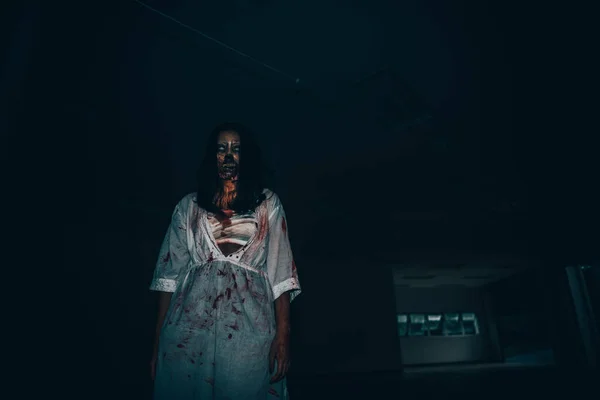 Retrato Mulher Asiática Compõem Fantasma Rosto Com Sangue Cena Terror — Fotografia de Stock