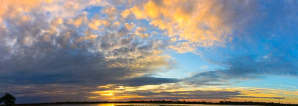 Gökyüzünün Rengarenk Günbatımı — Stok fotoğraf