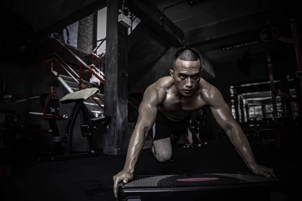 Retrato Hombre Asiático Gran Músculo Gimnasio Tailandia Personas Entrenamiento Para — Foto de Stock