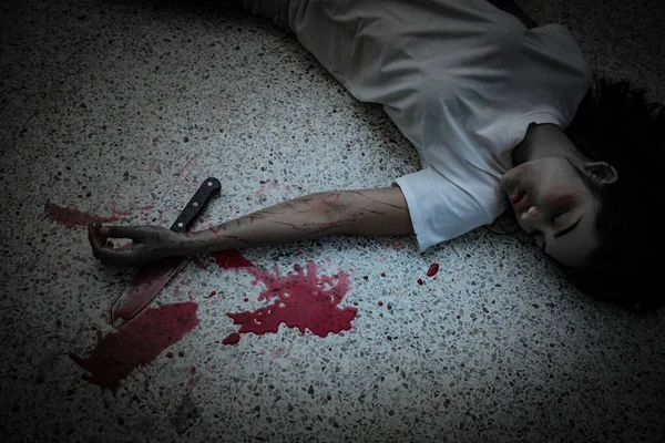 Красивая Азиатка Ножом Руке Концепция Убийства Кровь Теле — стоковое фото