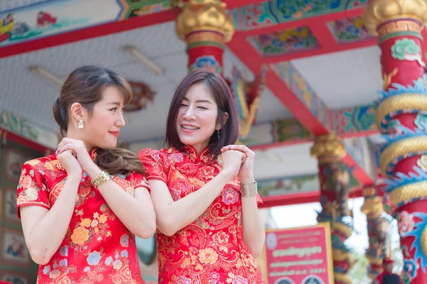 Porträt Zwei Schöne Asiatische Frauen Cheongsam Kleid Thailändische Menschen Frohes — Stockfoto