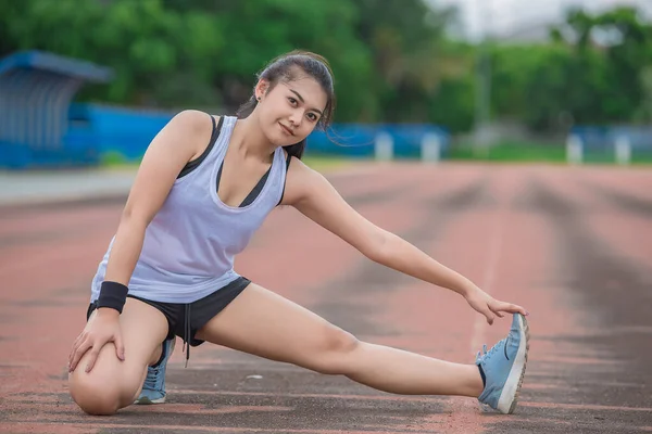 Asiática Mulher Desportiva Alongamento Corpo Respirando Fresco Parque Tailândia Pessoas — Fotografia de Stock