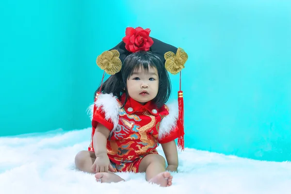 Asiático Lindo Bebé Usar Cheongsam Vestido Concepto Feliz Año Nuevo — Foto de Stock