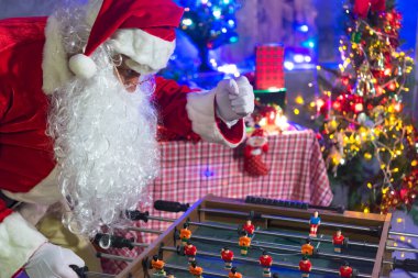 Noel Baba tablette oynuyor, Mutlu Noeller konsepti