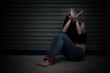 Asyalı rehine kadın gece olay yerinde iple bağlandı hırsızlar fidye için kaçırıldı, Tayland halkı...