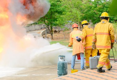THAILAND, APRIL - 2016, 22: Synchrotron Işık Araştırma Enstitüsü Nakhonratchasima, Tayland 'da itfaiye eğitimi