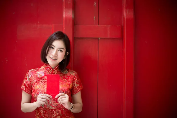 Retrato Bela Mulher Asiática Vestido Cheongsam Tailândia Pessoas Conceito Feliz — Fotografia de Stock