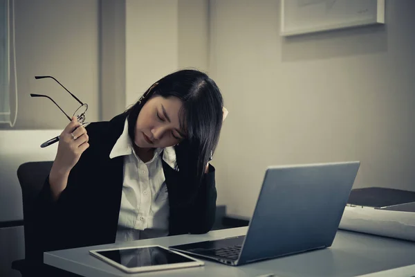 Mujer Asiática Que Trabaja Oficina Joven Mujer Negocios Estresada Por — Foto de Stock