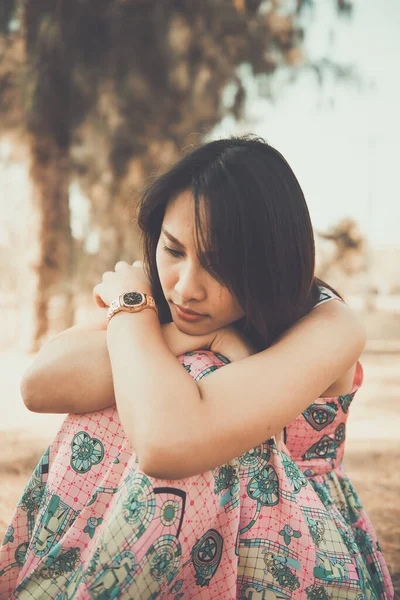 Close Traurig Schöne Asiatische Frau Aus Unbenutzter Liebe Sie Denken — Stockfoto