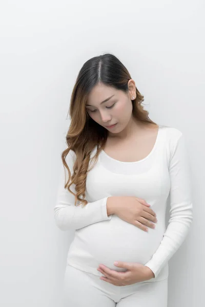 Una Mujer Embarazada Vestida Blanco Pie Sosteniendo Vientre — Foto de Stock