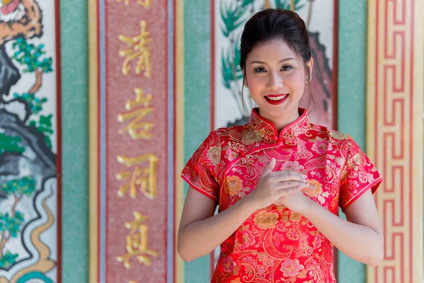 Πορτρέτο Της Όμορφης Γυναίκας Στην Ασία Cheongsam Φόρεμα Ταϊλάνδη Άνθρωποι — Φωτογραφία Αρχείου