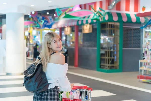 Linda Mulher Asiática Compras Com Sacos Compras Loja Departamento Tailândia — Fotografia de Stock