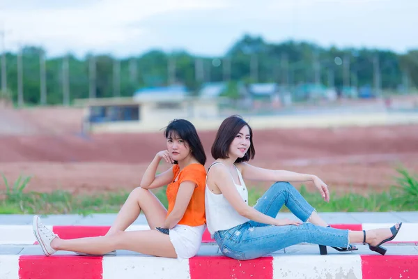 Retrato Duas Belas Mulheres Asiáticas Estilo Vida Menina Moderna Imagem — Fotografia de Stock