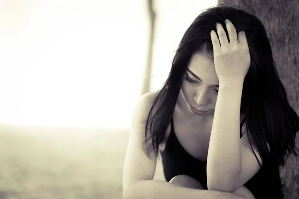 Mulher Tailandesa Bonita Muito Triste Amor Não Correspondido Repensar Pensar — Fotografia de Stock