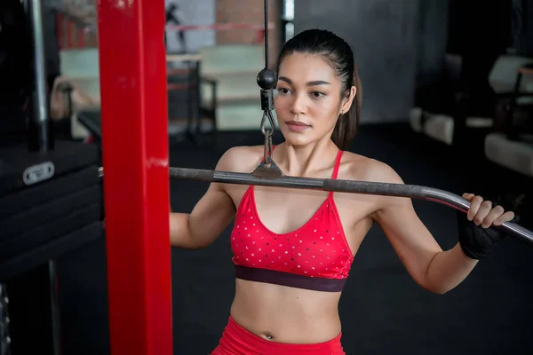 Hermosa Mujer Asiática Entrenamiento Fitness Gimnasio Tailandia — Foto de Stock