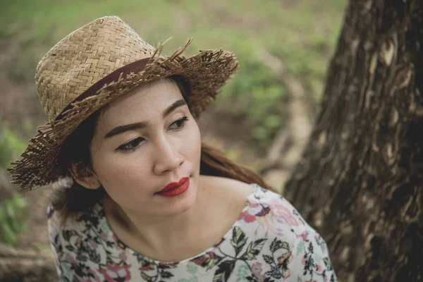 Cerca Hermosa Asiática Triste Mujer Ella Breakheart Amor Corazón Chica —  Fotos de Stock