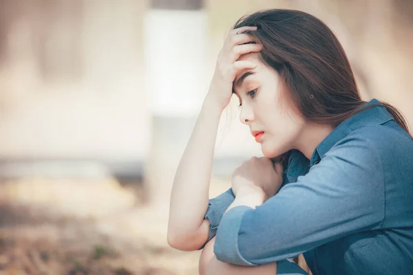 Mulher Tailandesa Bonita Muito Triste Amor Não Correspondido Repensar Pensar — Fotografia de Stock