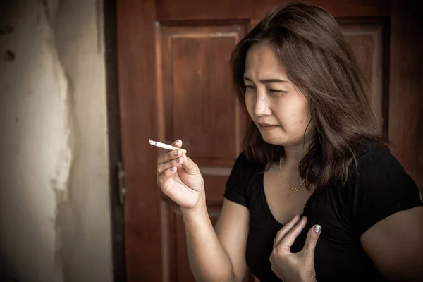 Asiatique Stress Femme Fumer Pas Tabac Concept Jour — Photo