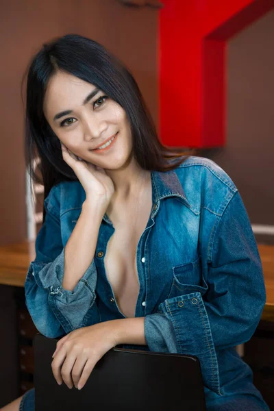 Porträt Asiatische Sexy Frau Tragen Denim Bett Perfekte Porträt Thailändische — Stockfoto