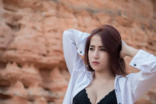 Portré Gyönyörű Szexi Visel Bikini Pályán Este Thaiföld Emberek Pózolnak — Stock Fotó