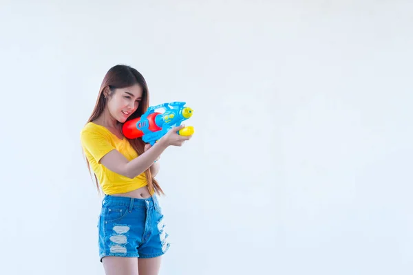 Mujer Asiática Con Agua Mano Sobre Fondo Blanco Festival Día — Foto de Stock