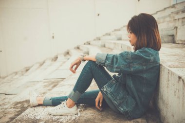 Vintage tarzında üzgün bir kadın portresi