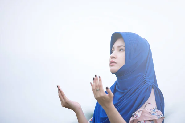 Porträt Der Schönen Asiatischen Mädchen Junge Muslimische Frau Gebet — Stockfoto
