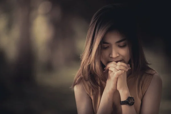 Mulher Tailandesa Bonita Muito Triste Amor Não Correspondido Repensar Pensar — Fotografia de Stock