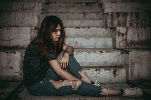 愛から悲しいアジアの女性 彼女はボーイフレンドからのストレスのために心配 ハートブレイク女性の概念 — ストック写真