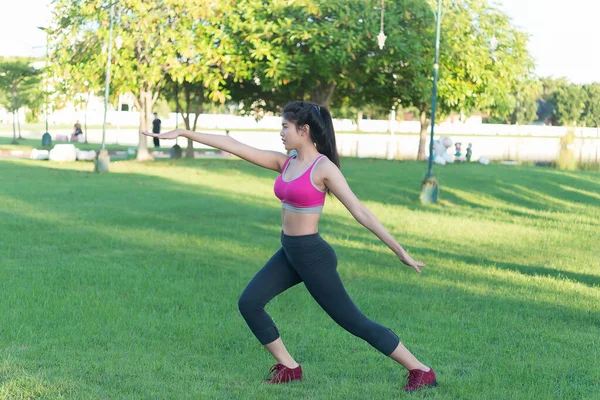 Asiatico Sottile Donna Riscaldarsi Prima Lavorare Una Mattina Sottile Ragazza — Foto Stock