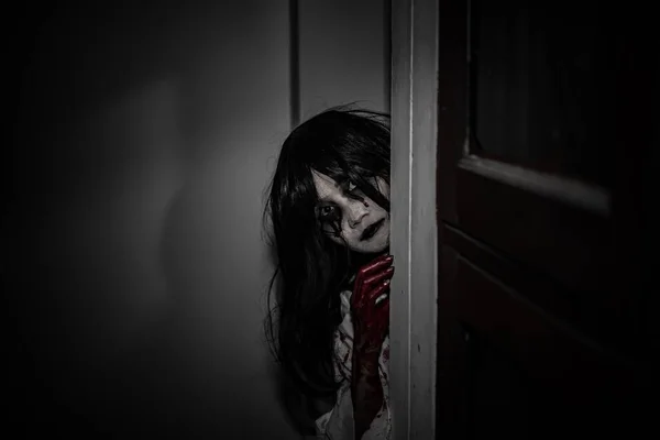 Porträt Einer Asiatischen Frau Make Geistergesicht Horrorszene Gruseligen Hintergrund Halloween — Stockfoto