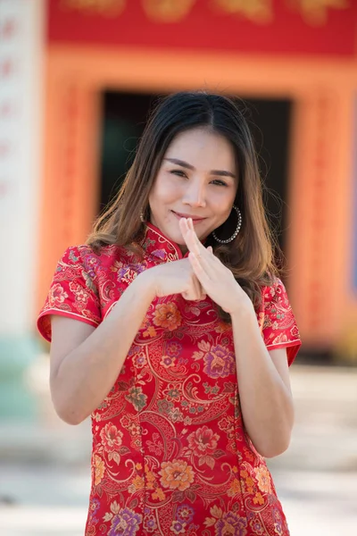 Porträt Einer Schönen Asiatin Cheongsam Kleid Thailändische Menschen Glückliches Chinesisches — Stockfoto