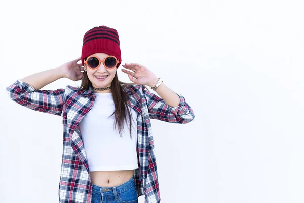 Retrato Bela Ásia Hipster Menina Branco Parede Fundo — Fotografia de Stock