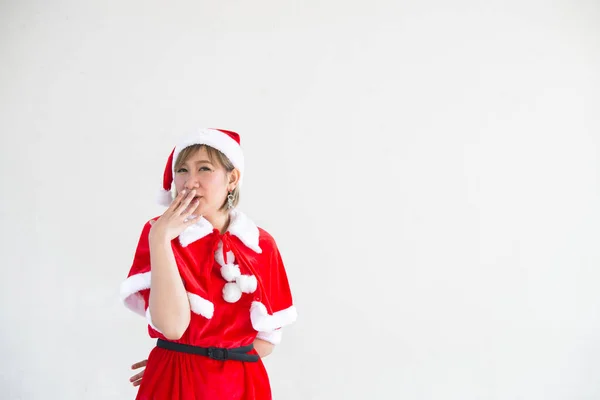 Bella Giovane Donna Asiatica Vestiti Babbo Natale Sfondo Bianco — Foto Stock