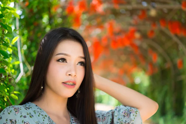 美丽的亚洲女人的画像 泰国人 可爱的女孩拍照 — 图库照片