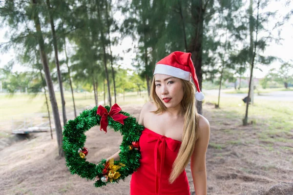 Sexy Santa Girl Red Dress Forest Posting Big Tree Bright — стоковое фото