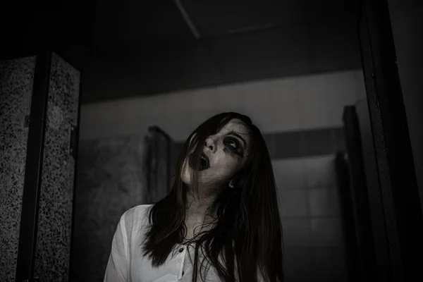 Retrato Mulher Asiática Compõem Fantasma Rosto Cena Terror Fundo Assustador — Fotografia de Stock