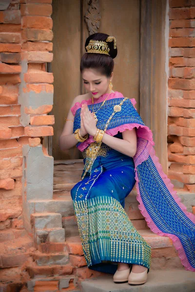 Portret Kobiety Azjatyckiej Nosić Starożytny Tajski Styl Sukienka Tajlandia Ludzie — Zdjęcie stockowe