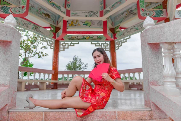 Gelukkig Chinees Nieuwjaar Aziatische Vrouw Draagt Traditionele Cheongsam Kleding Portret — Stockfoto