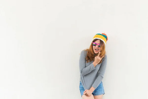 Retrato Menina Hipster Parede Branca Estilo Vida Adolescente Moderno — Fotografia de Stock