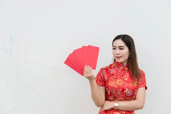 Feliz Ano Novo Chinês Retrato Mulher Asiática Tem Envelope Vermelho — Fotografia de Stock