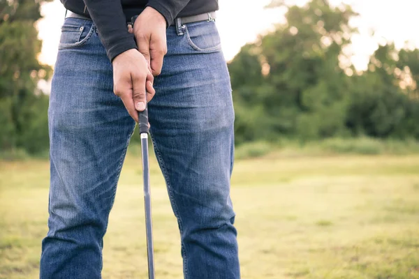 Asian Man Mão Segurando Taco Golfe Pôr Sol Tailandesas Golfista — Fotografia de Stock